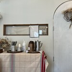 喫茶 ベレー - お冷、白湯はセルフです。