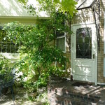 緑が素敵な洋館です。