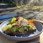 BLUE SIX COFFEE - アボカドトースト