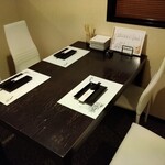 田田 - 事前予約したら仕切られたテーブル席が準備されてました。清潔感抜群!!