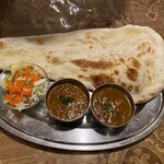 チャンドニー - キーマ（左）とチキンカレー（右）