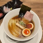 酒肴場 屯 - 津軽煮干し中華蕎麦（味玉入り）¥1000、海鮮丼¥500