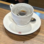 赤倉焙煎室 - アームズ式珈琲の原液を温めています