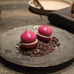 レヴォ - 赤ビーツのメレンゲ、Levo鶏のレバーペースト