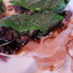 アーム・ドゥ・ギャルソン - 万願寺とうがらしにフォアグラのステーキと黒米を詰めてある物