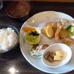 ちきゅう岬 - 日替わりランチ（フライ盛合せ）　６８０円