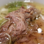 らーめんMAIKAGURA - ほろほろと崩れる牛頬肉