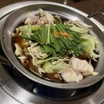 やみつき餃子ダイニング　虎舞 - 来た時にもつ鍋(醤油)