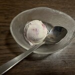 やみつき餃子ダイニング　虎舞 - デザートのバニラアイス