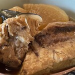 割烹 一の矢 - ぶり大根が入ってる定食があったので単品で頼んでみたらOKだった。柔らかくなった大根にブリの味がしみて美味しい♡