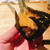 むら上 - 揚げた海老芋とあん肝の海苔巻き