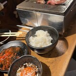 焼肉 とらちゃん - 牛すき焼にライス大も投入