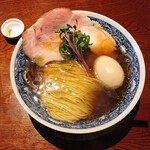 鶏出汁中華そば 珀寛流 - 中華そば 醤油 中盛り 味玉付。