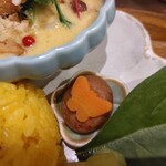 タケウチ - 梅干の上には蝶々の切抜きの人参