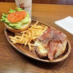 クアアイナ 丸ビル店 - スモークモントレージャックベーコンバーガー。美味し。