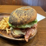 クアアイナ - スモークモントレージャックベーコンバーガー。美味し。