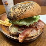 クアアイナ 丸ビル店 - スモークモントレージャックベーコンバーガー。美味し。