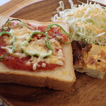 トーコーキッチン - ピザパン キッシュ、サラダ