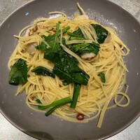 RACINES - 帆立とほうれん草のペペロンチーノ