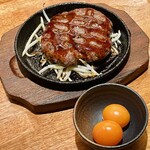 本鳥久 - 河内鴨つくね焼き１　
      わらじハンバーグ状のサイズで、良心的なボリューム