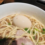 琉 肉、酒、ときどき魚。 - 【羊ラーメン＝味玉】