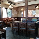 めん処いけの - 落ち着く店内