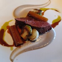 sentiamo - アンガスビーフのハラミ肉に付け合わせは牛蒡、芽キャベツ、小玉葱