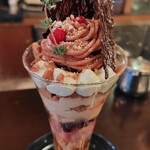 CAFE CUPOLA mejiro - 栗、いちじく、ザクロのパフェ