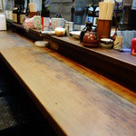 もつ焼 まるい - カウンター