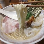 ジャパニーズ ラーメン 五感 - 麵リフト ♪