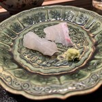 寺子屋 すし匠 - ひらめ(昨夜〆)と真鯛(朝〆)の刺身 酢橘かけ