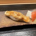 寺子屋 すし匠 - のどぐろ塩焼きと紅芯大根のピクルス・白菜浅漬け添え