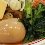 蒙古タンメン中本 - 味玉＋ほうれん草