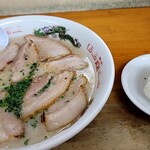 ラーメン喜福 - チャーシューメン大盛＋おにぎり