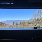 沢のそば 灯 - 窓から甲府盆地と八ヶ岳