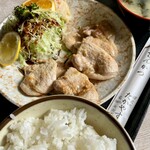 たかやす - ロース生姜焼定食@1,000円　ちょい厚めのロース肉が6枚。フレッシュな生姜と醤油のタレをまとって如何にも美味そげ！キリリと醤油の立つタレに脂の甘さが加わり絶妙なバランス！