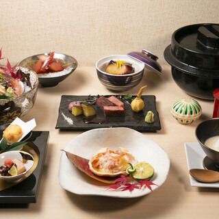 昼は気軽に、夜は本格的に。おもてなしに最適な3種のコース