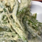 麺紡 - 春菊のでっかい天ぷら