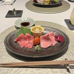 肉割烹 重㐂 - 神戸牛肉刺し