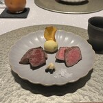 肉割烹 重㐂 - 神戸牛一口ステーキ