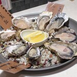 100種のワインとイタリアン 京橋Mbオイスターハウス - 本日のおすすめ牡蠣４種類を２個ずつ