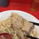 ラーメン二郎 - このレベルのチャーシューが下から出てくる