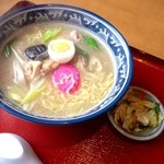 食事処 天馬 - 鶏塩ラーメン漬物付