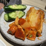 たん清 - キムチの盛り合わせ