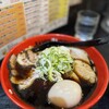 麺家いろは - 富山ブラック肉盛り　味玉入り
