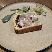 レ・ピコロ - シェフのおすすめ＜冷静パイ包み焼き＞鴨、フォアグラ、七面鳥、甘夏、ピスタチオ