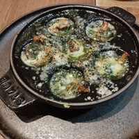レ・ピコロ - ブルゴーニュ風エスカルゴとジロール茸のオーブン焼き、香草バター風味