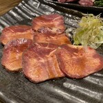 炭火焼肉・中華そば 天膳 - タン