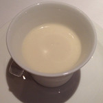 レ セゾン - 冷たいヴルテ　ライム風味のギモーヴ添え（ギモーヴはんーさんきゅー）