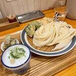 手打ちうどん 上を向いて - 